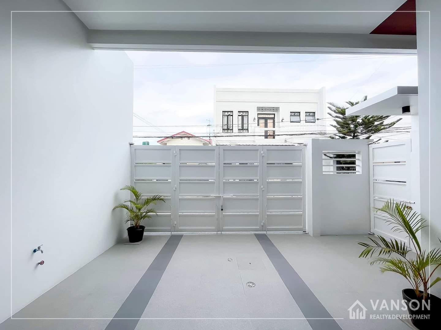 HOUSE AND LOT FOR SALE IN MULTINATIONAL VILLAGE, PARAÑAQUE CITY photo 2