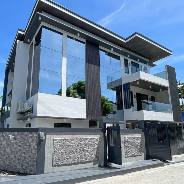 Elegant Corner Modern House For Sale photo 1