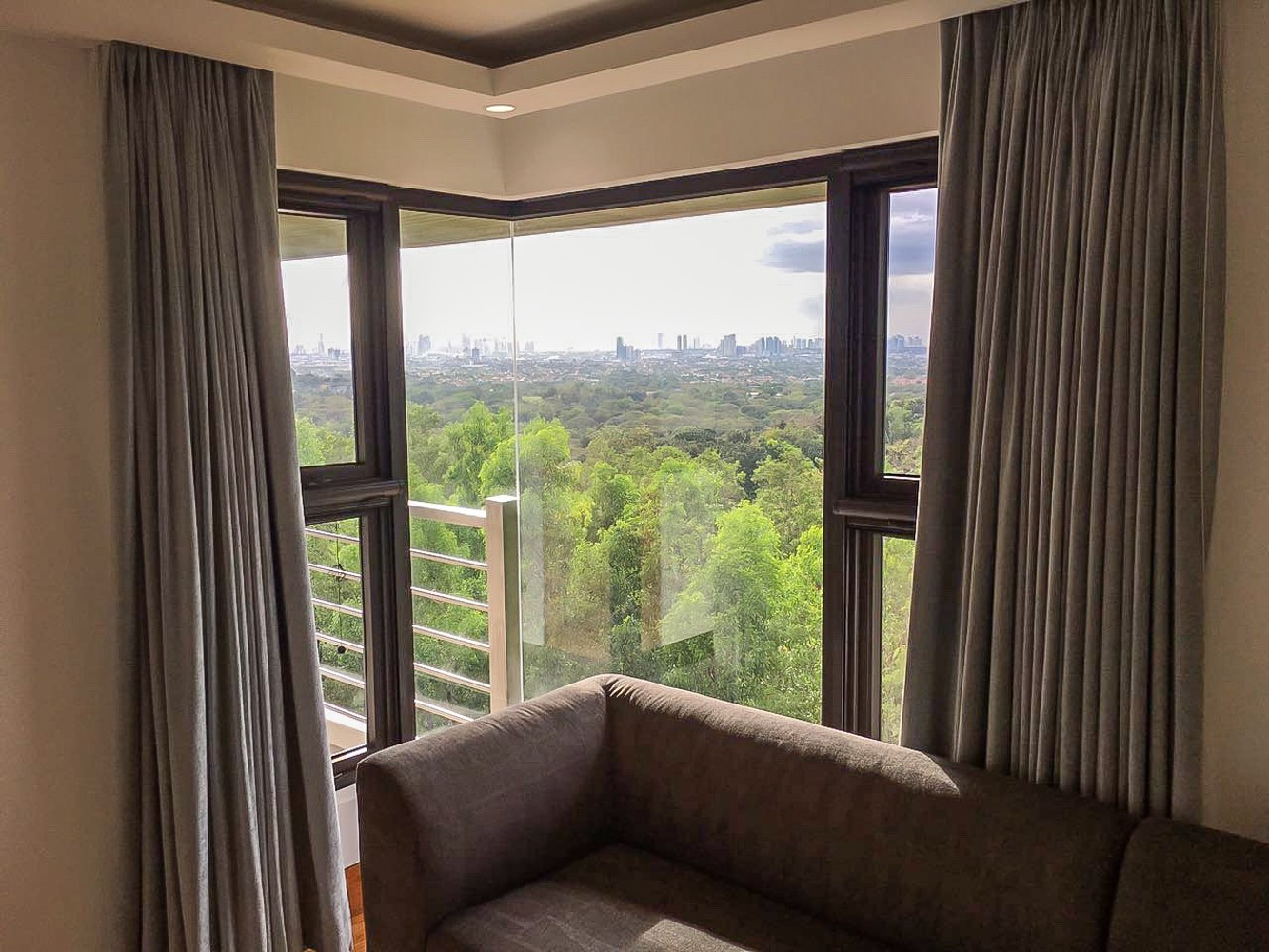 Picturesque house with elegant finish and has a commanding view of Metro Manila photo 4