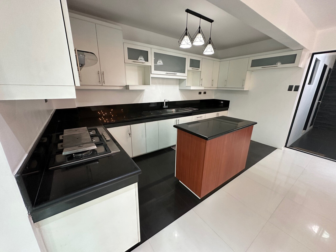 Timeless  5-Bedroom House and Lot for Sale in Project 6 photo 4
