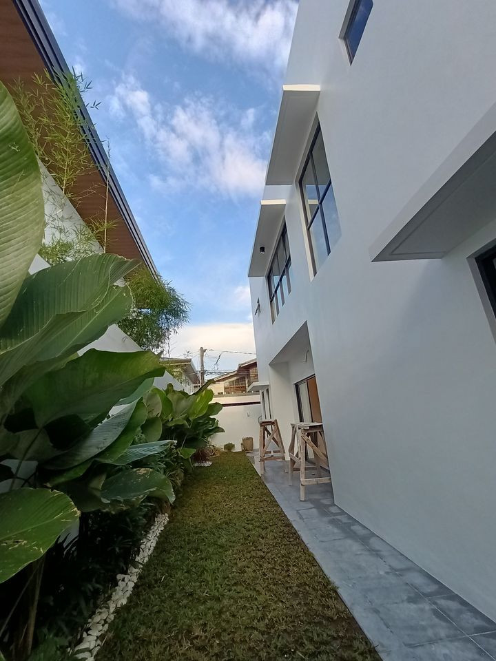 A BRAND NEW MODERN HOUSE AND LOT FOR SALE IN BF HOMES PARAÑAQUE photo 3