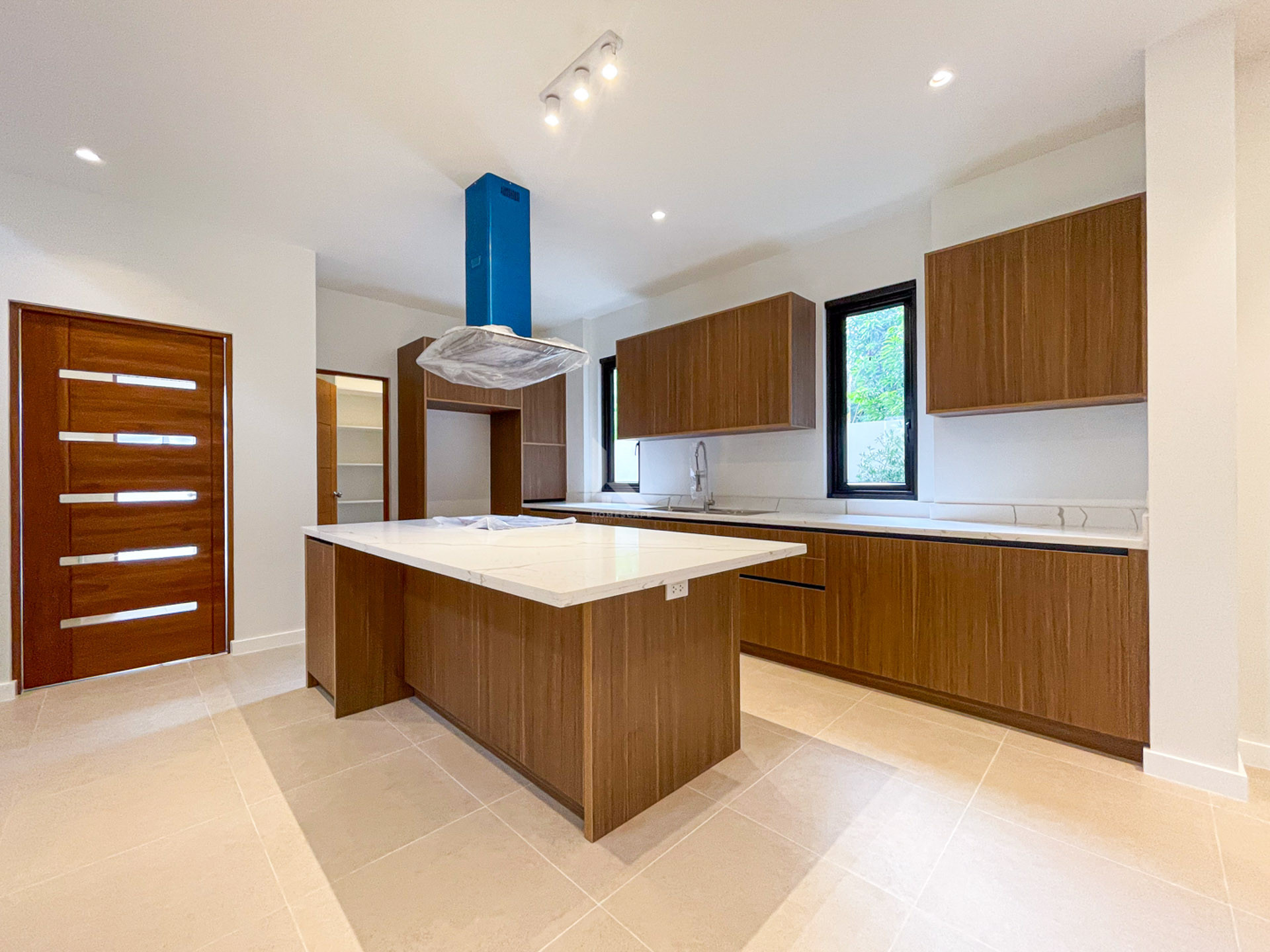 Sophisticated Modern Contemporary House and Lot in Lindenwood Residences photo 5