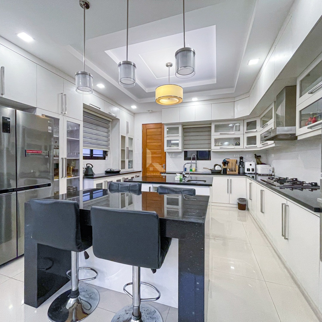 Fully Furnished Elegant House and Lot For Sale photo 3