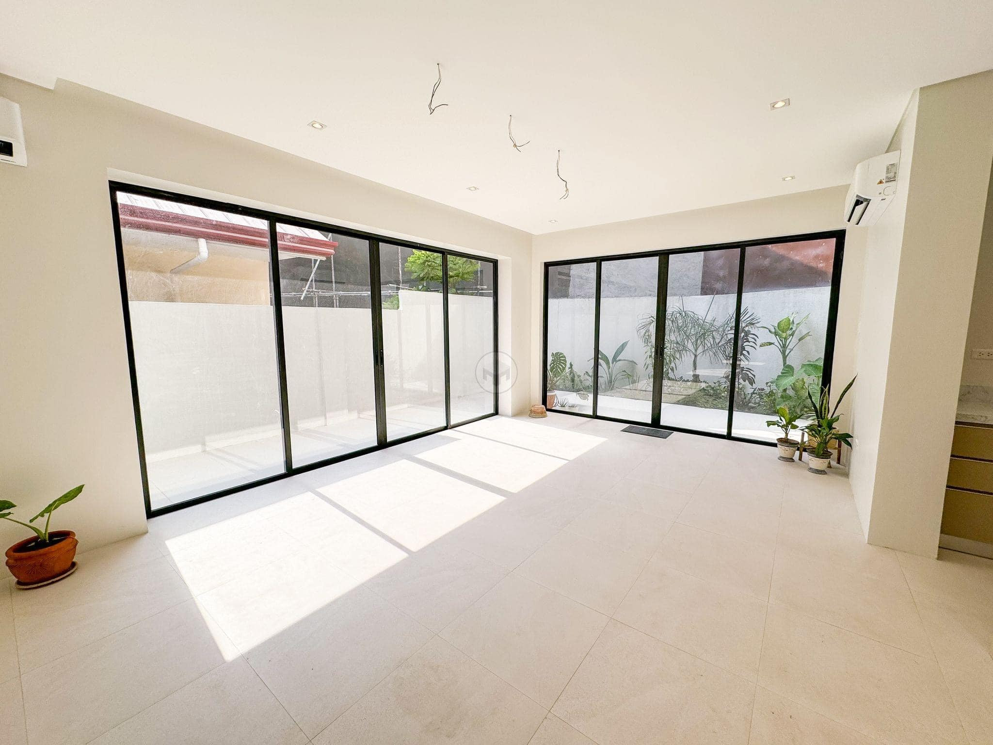 An Astounding 4 Bedroom Home for Sale in Las Piñas City photo 3