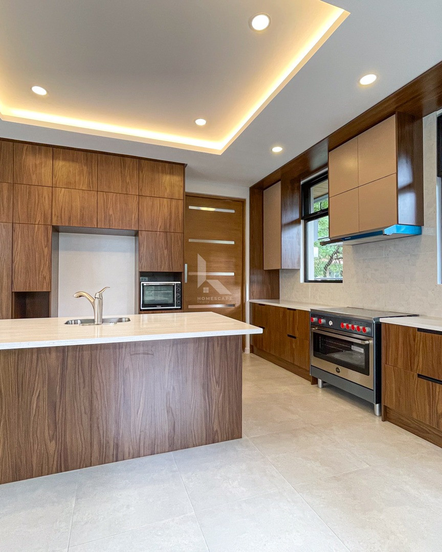 Upscale Modern Tropical Home in Ayala Alabang Village photo 4