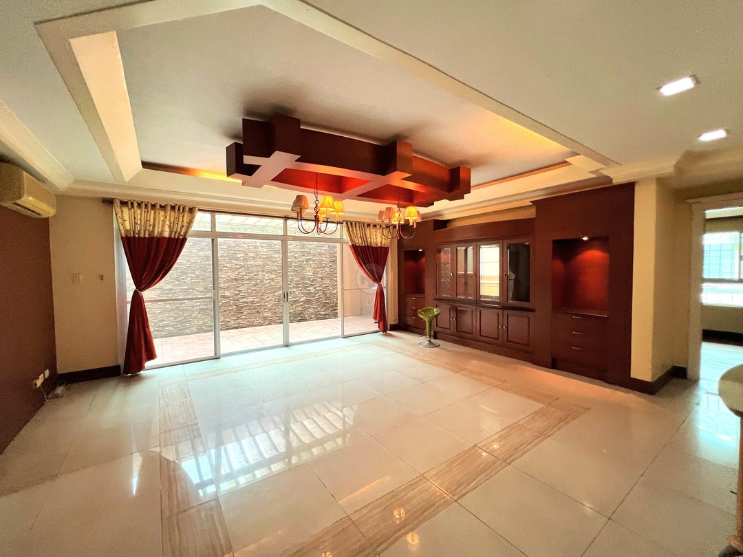 Exceptional Ancestral Home for Sale near West Avenue photo 5