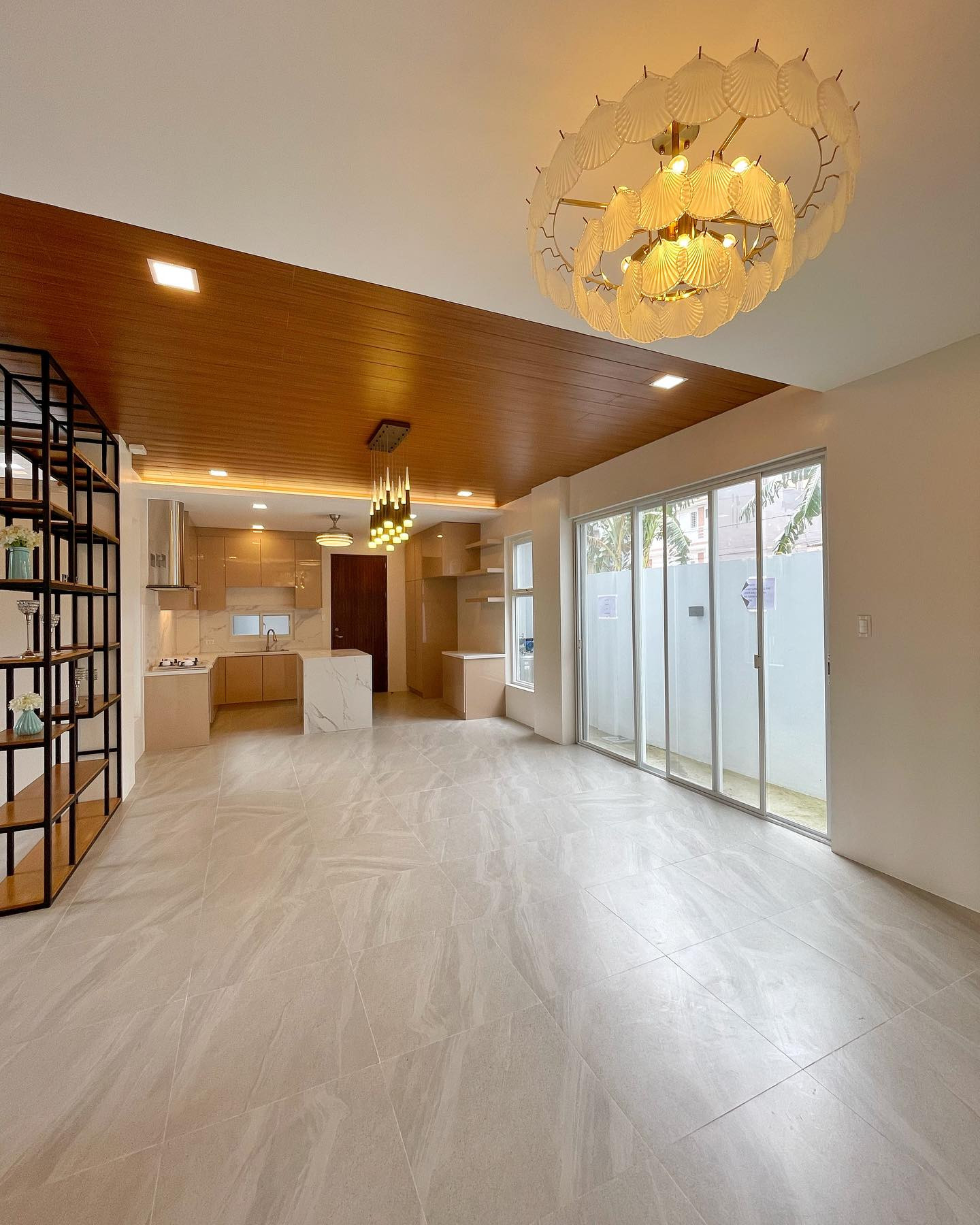 Brand New Modern Contemporary House for Sale in Greenwoods Executive Village photo 2