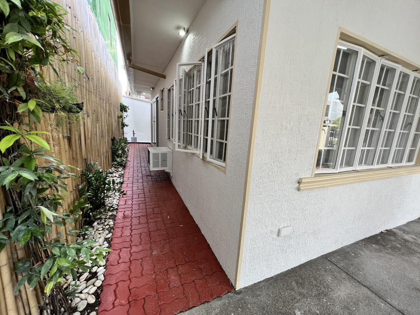 NEWLY RENOVATED BUNGALOW HOUSE AND LOT photo 3