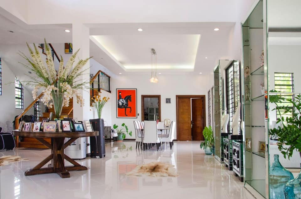 A Modern Corner House and Lot for Sale in Alabang photo 4
