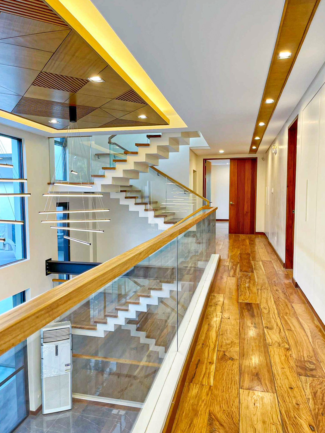 Breathtaking Fully Furnished Modern Contemporary Home in Ayala photo 4