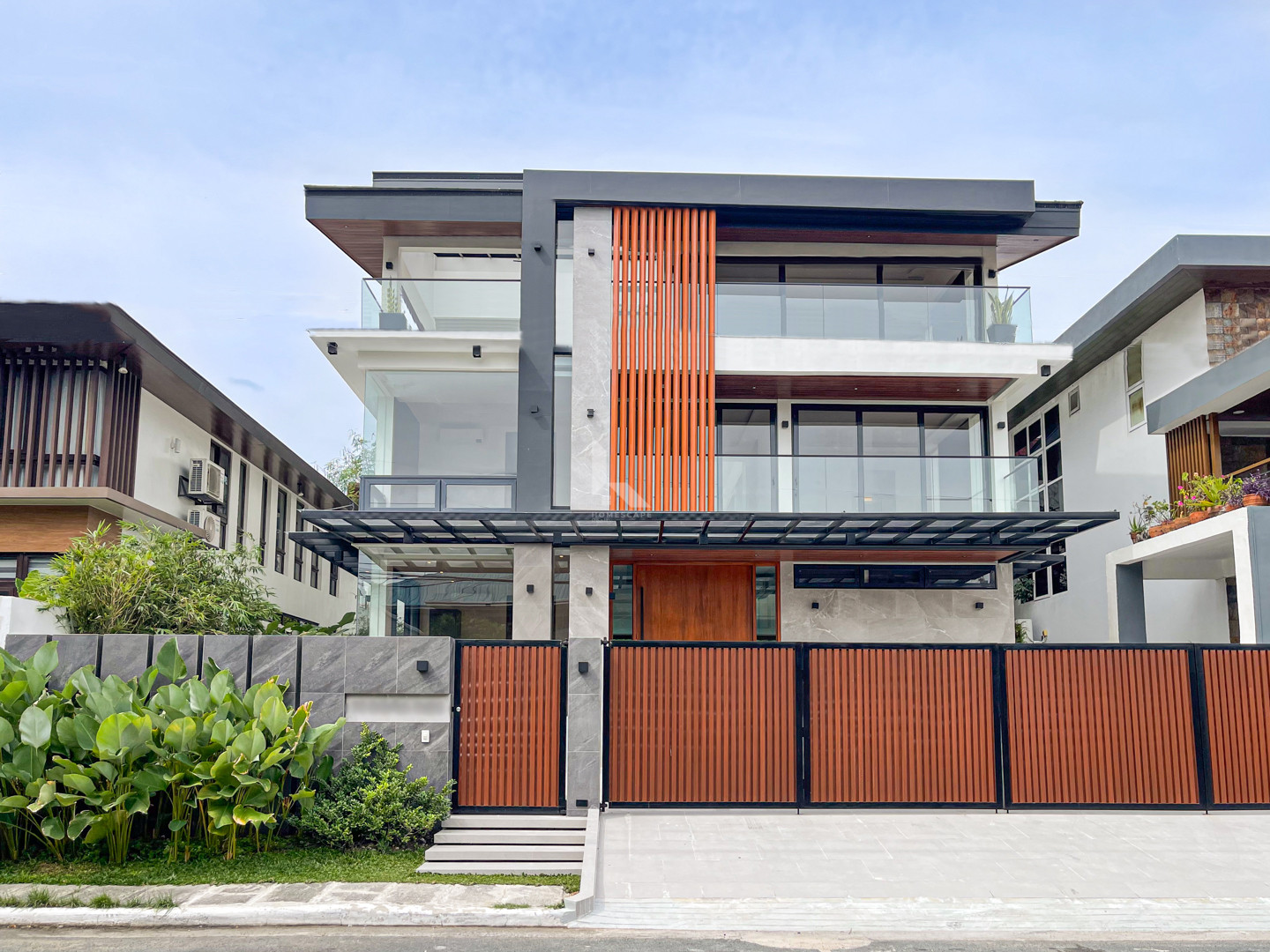 Luxurious Modern Contemporary House and Lot For Sale photo 1