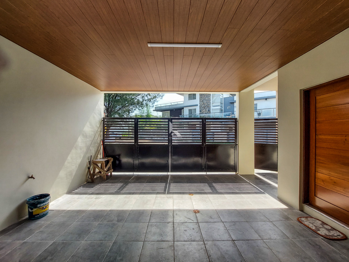 Lovely modern contemporary house for sale photo 3