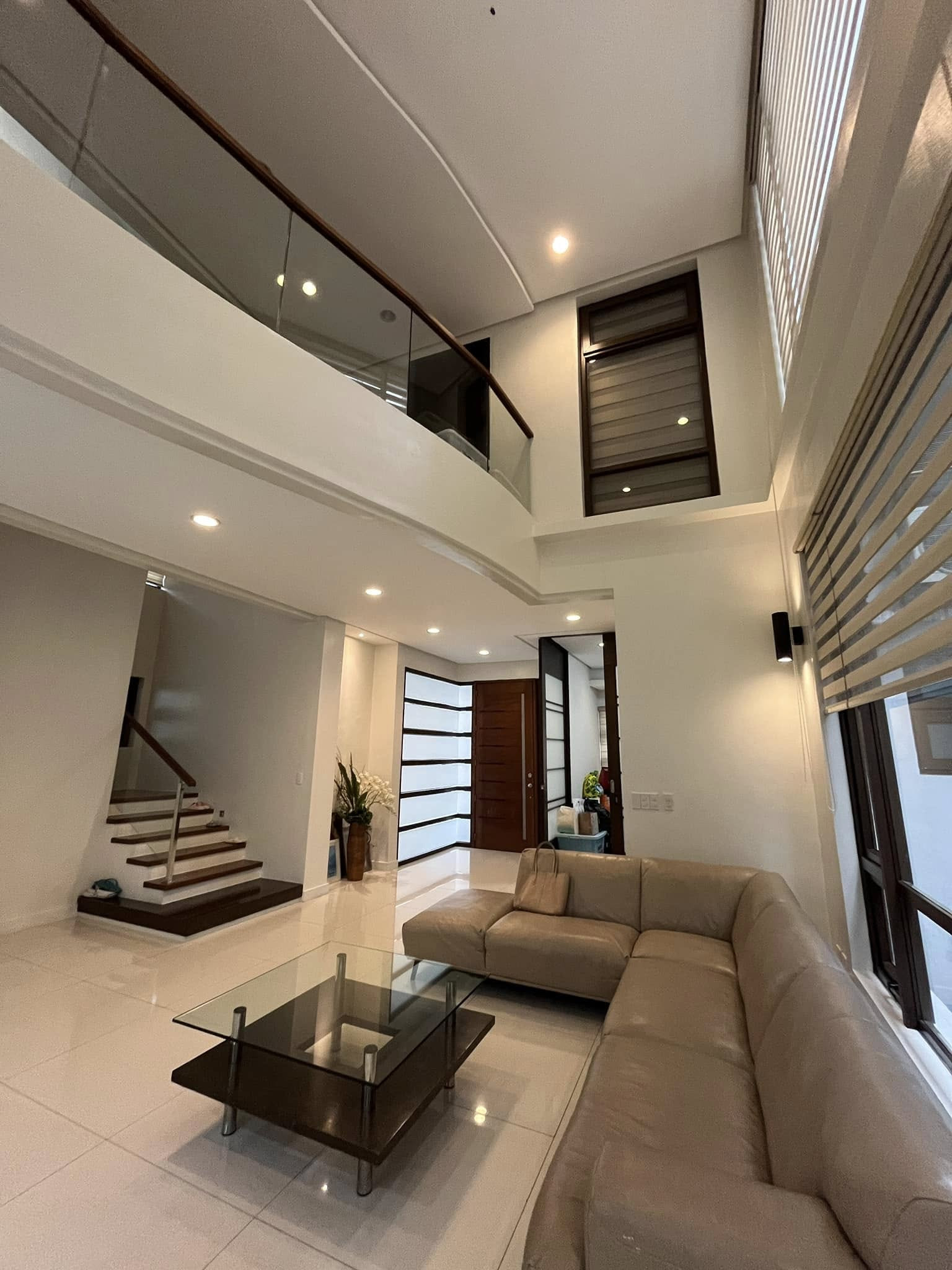 Own this Pre-Owned Single Detached Unit in New Manila photo 3