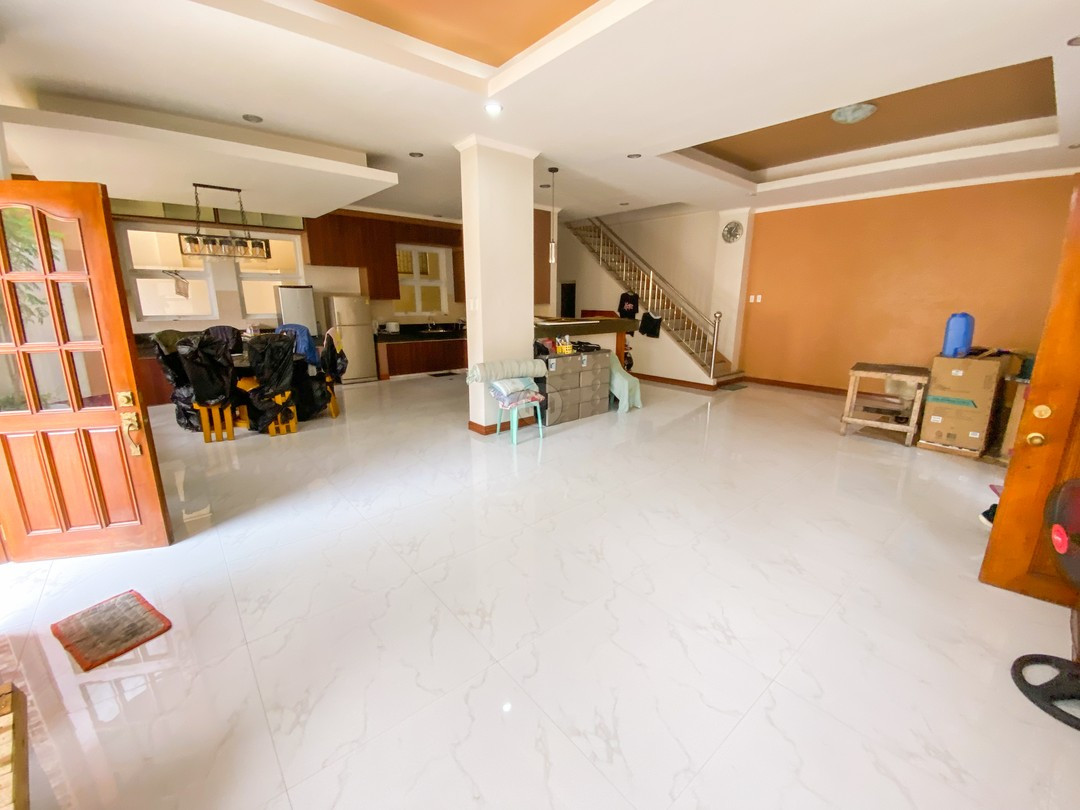 Inside of a Gleaming House and Lot in Heroes Hill, Quezon City photo 2