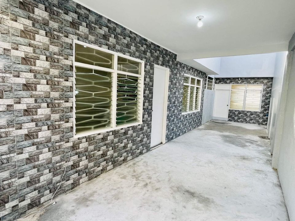 Tandem House & Lot For Sale photo 3