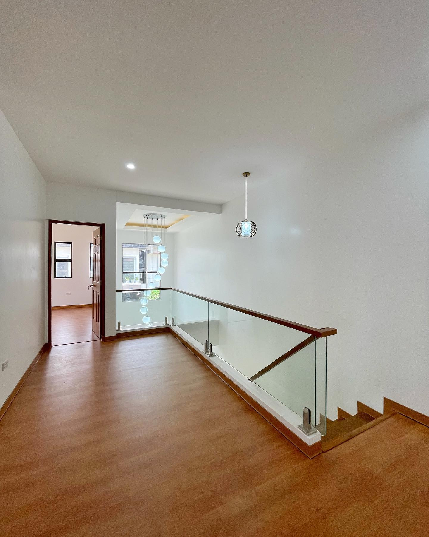 Brand New Modern House for Sale in Greenwoods Executive Village photo 5