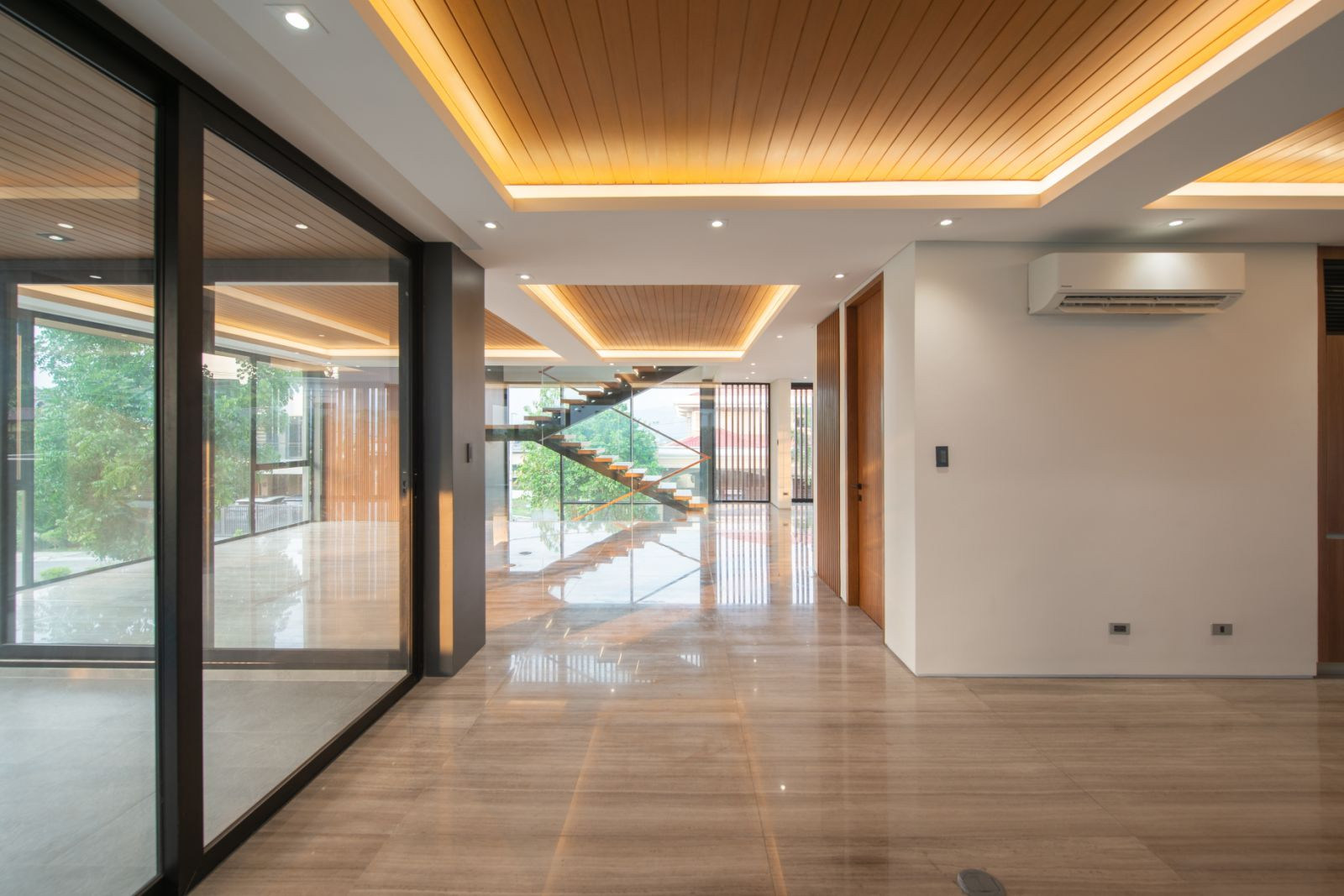 A Statuesque 5 Bedroom House and Lot for Sale in Tivoli Royale, Quezon City photo 5