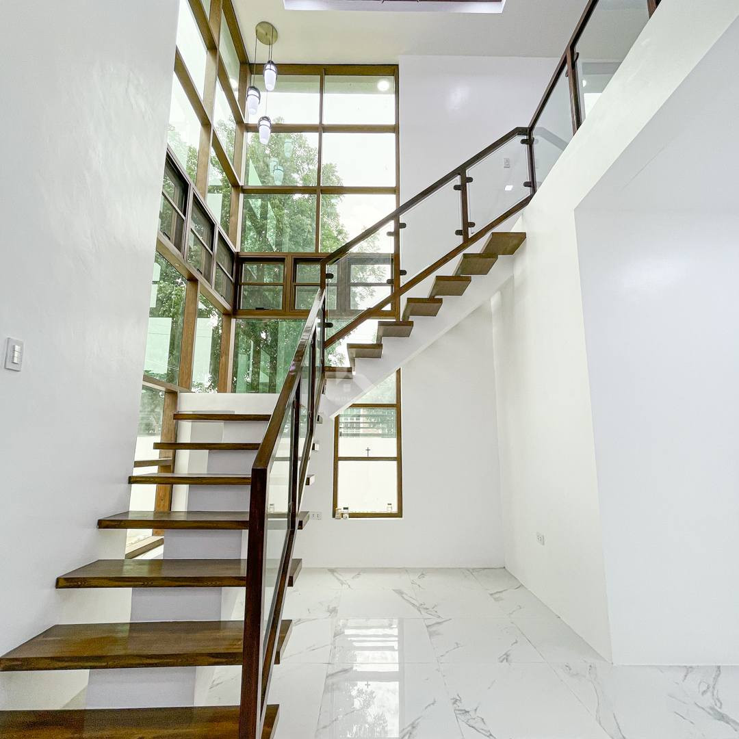 Pleasing Modern Contemporary House and Lot For Sale photo 5