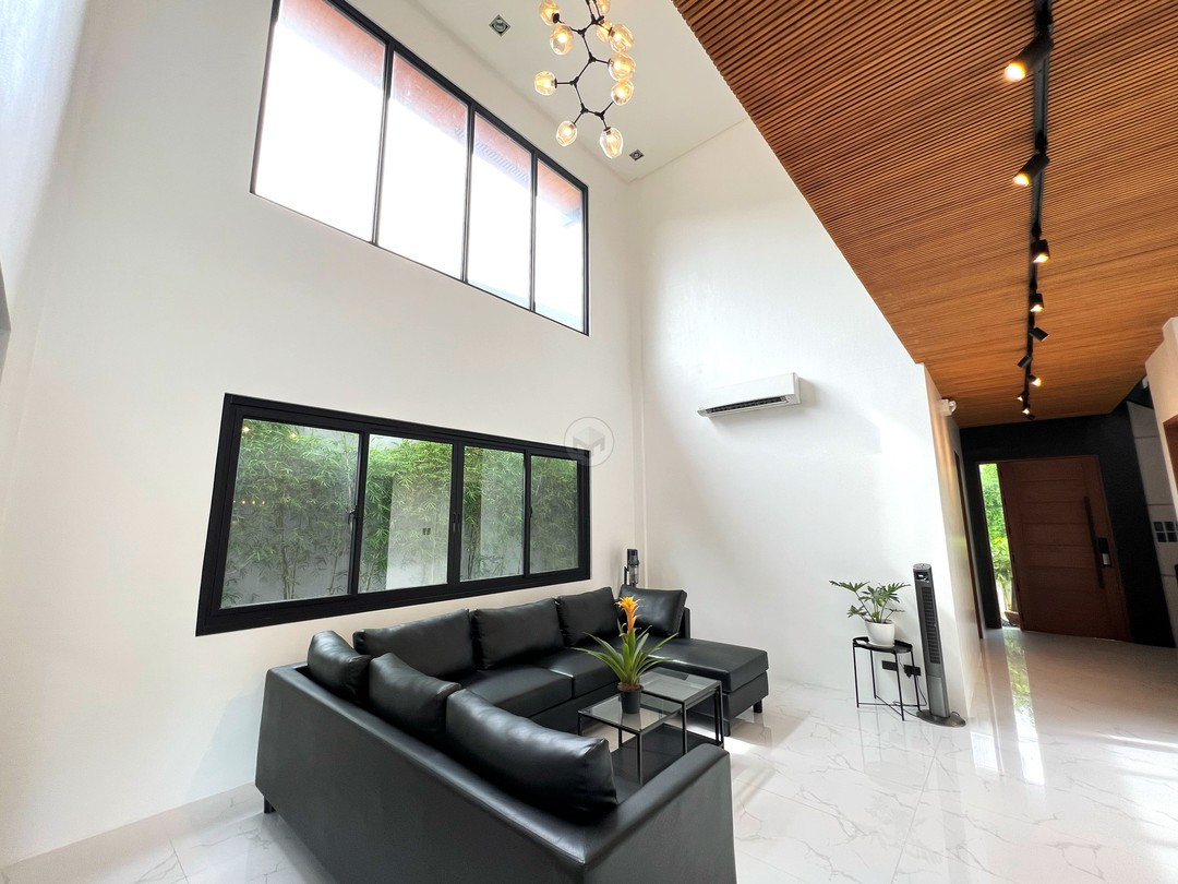 Refined Contemporary House and Lot for Sale photo 5