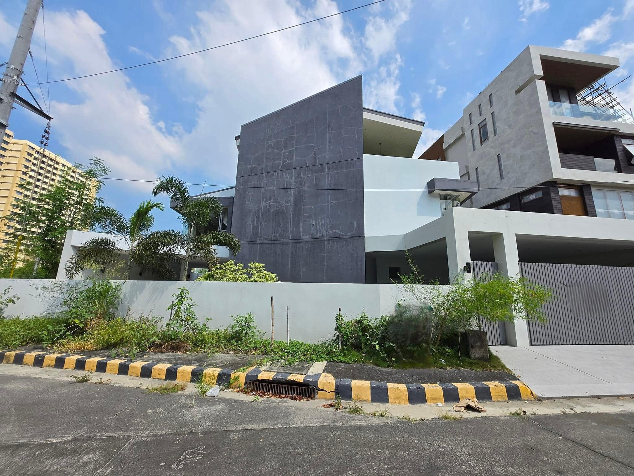 A Contemporary 3 Storey House and Lot for Sale in Parañaque City photo 1