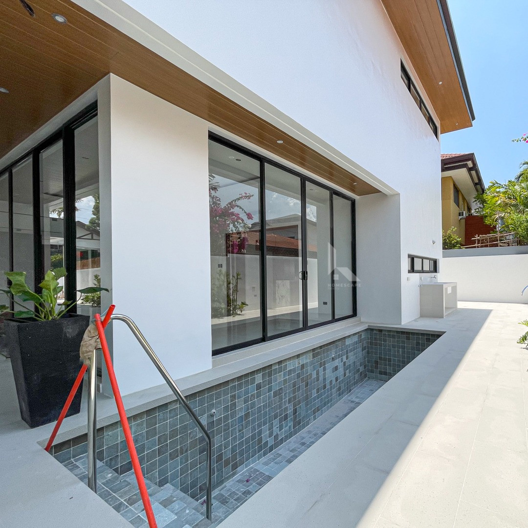 Cozy Modern Tropical House and Lot For Sale in Ayala Alabang Village, Muntinlupa photo 2