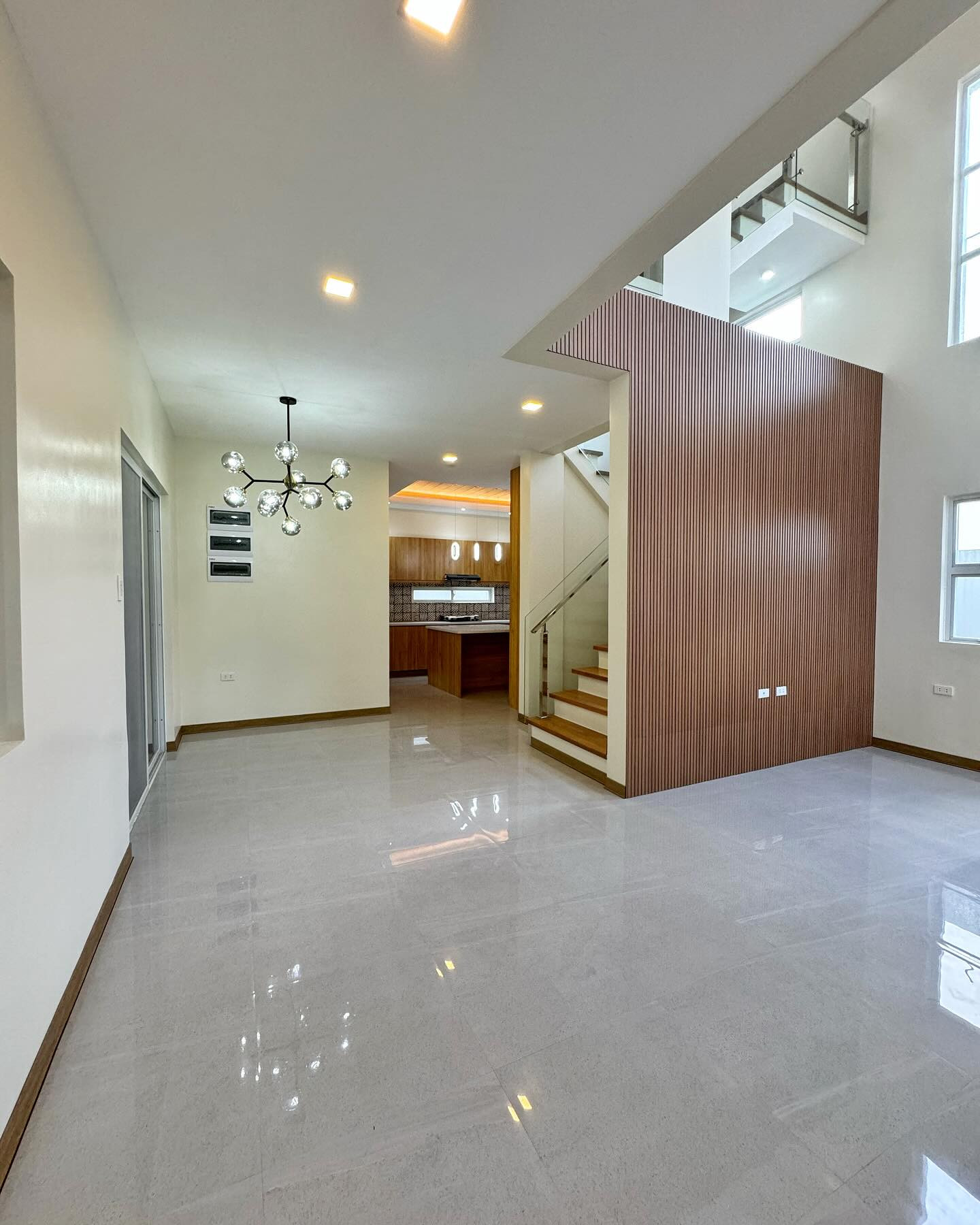 Brand New Modern 3-Storey House for Sale photo 2