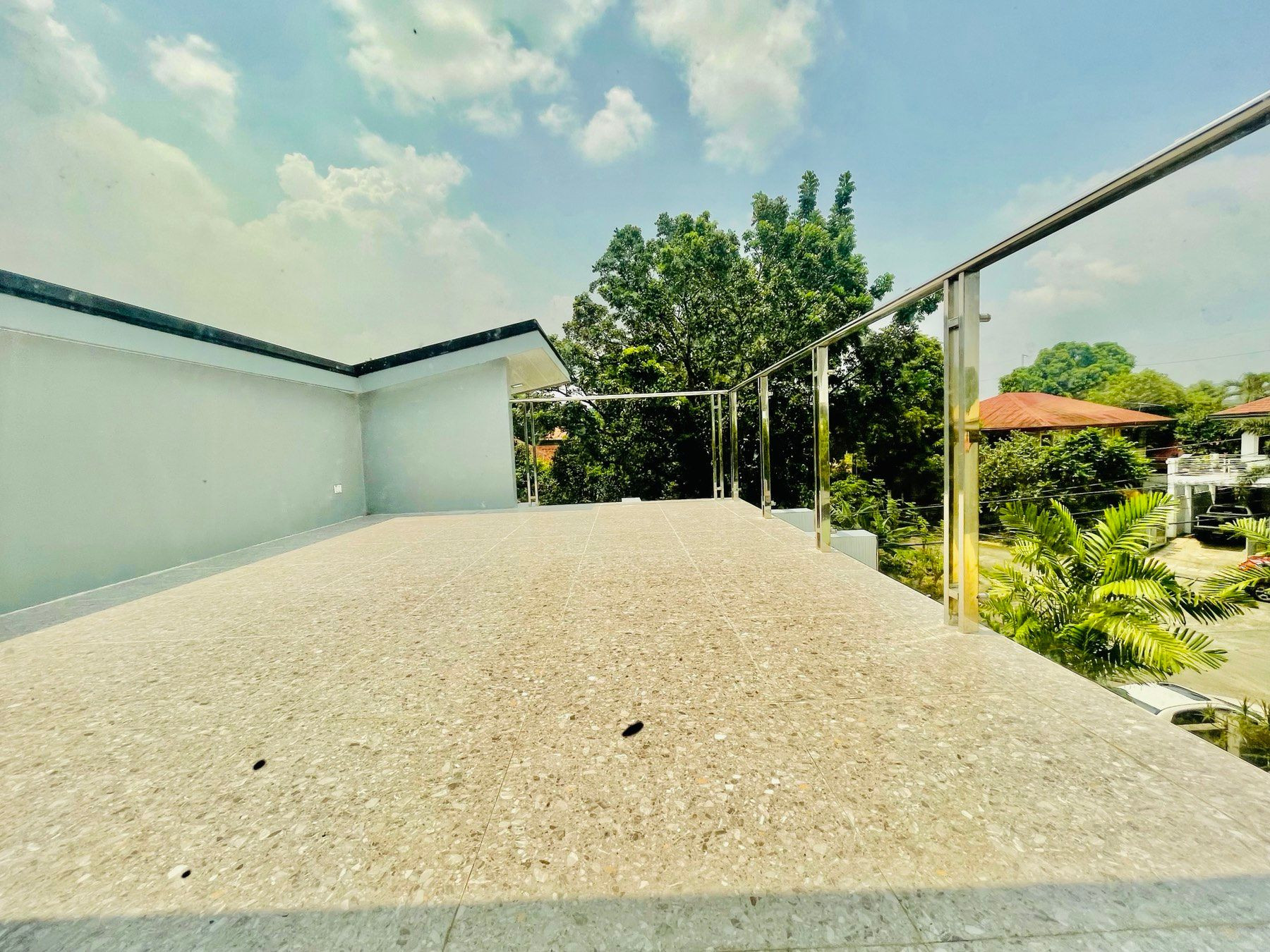 Striking Brand New 3Storey House and Lot photo 3