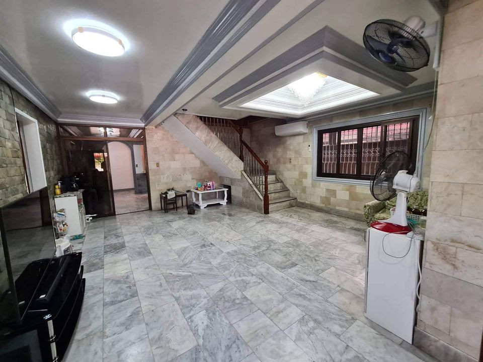 Newly Renovated Big House at Roxas District Quezon City photo 5