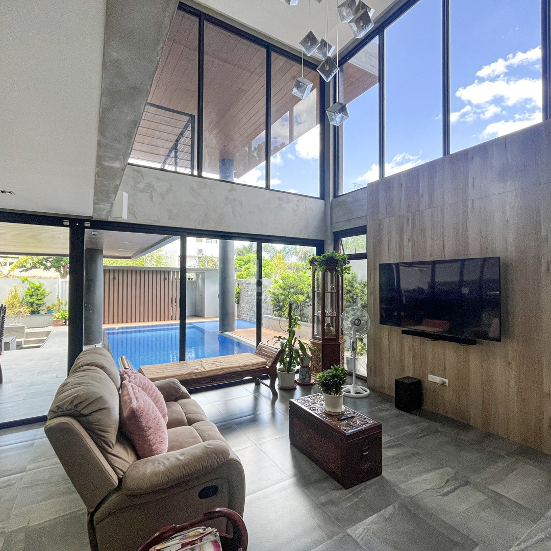 Picturesque Modern House and Lot photo 5