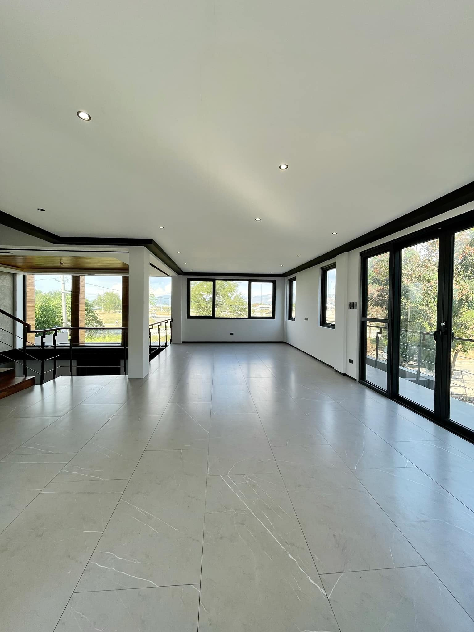 Brand New 4-Storey Modern House w/ Elevator in Marikina photo 5
