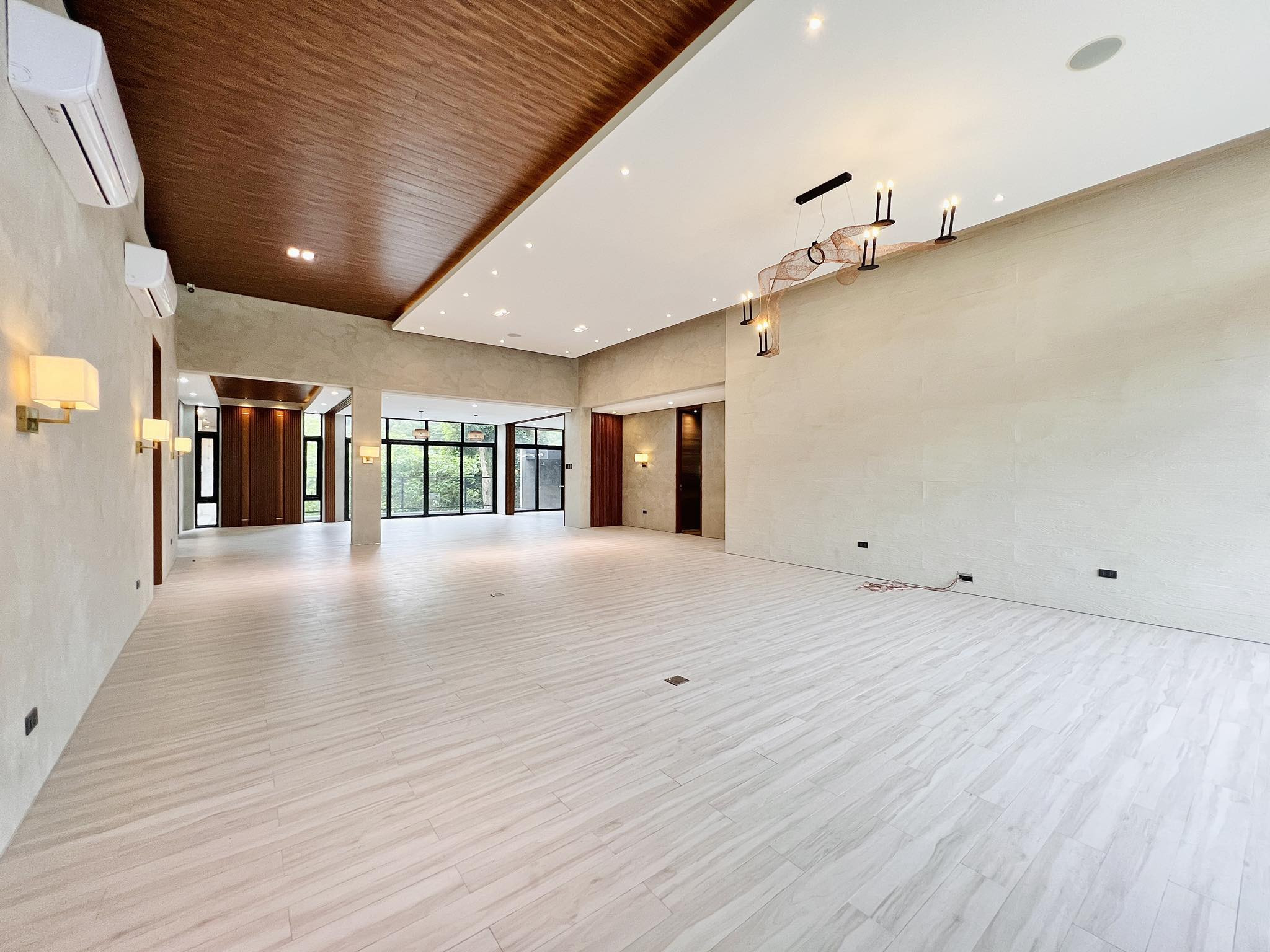Uncover this Contemporary Brand-New House in BF Homes photo 4