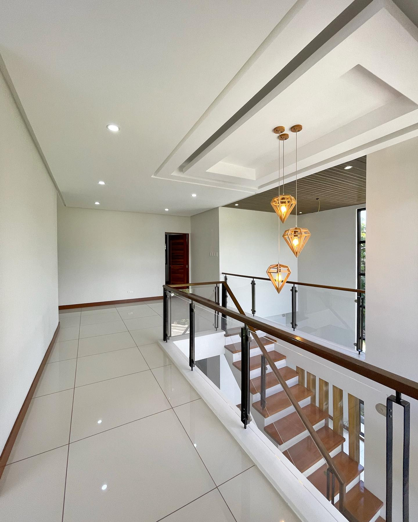 Newly Renovated Modern Corner House for Sale in Greenwoods Executive Village photo 3