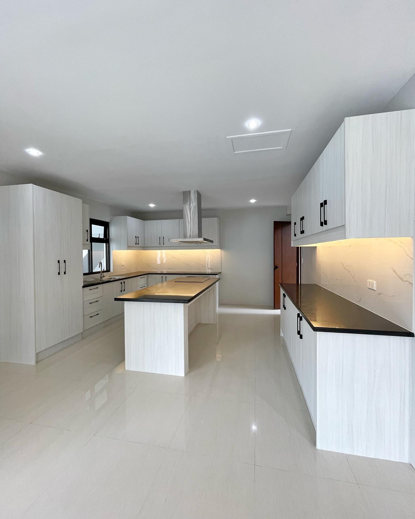 Brand New 3-Storey Modern Corner House for Sale w/ Swimming pool photo 3