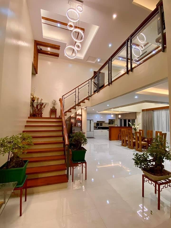 Luxurious House and Lot with view For Sale in Vistamar Cebu City photo 1