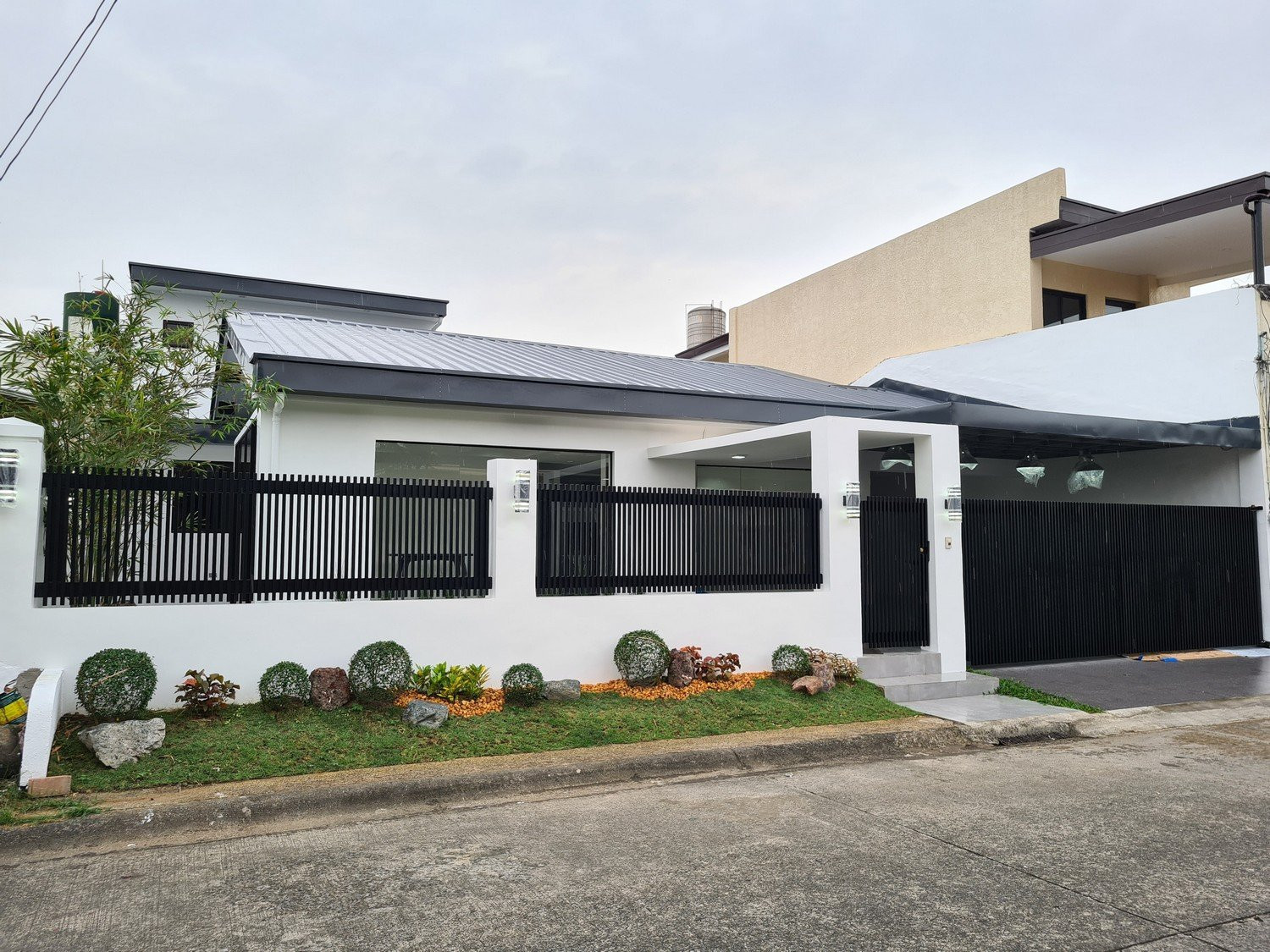 5 Bedroom New Bungalow for Sale photo 1
