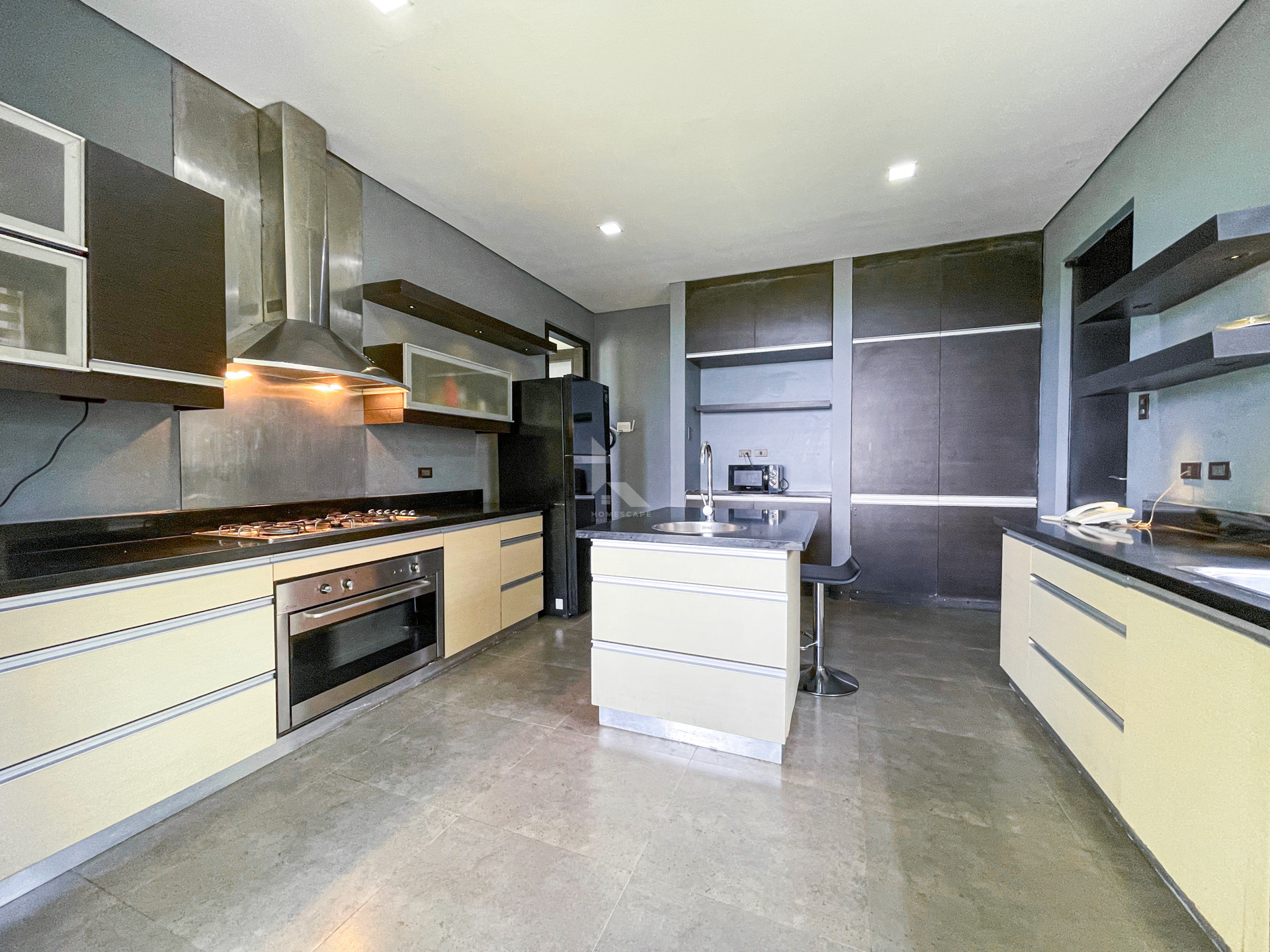 reathtaking Modern Tropical House and Lot For Sale in Ayala Greenfields photo 5