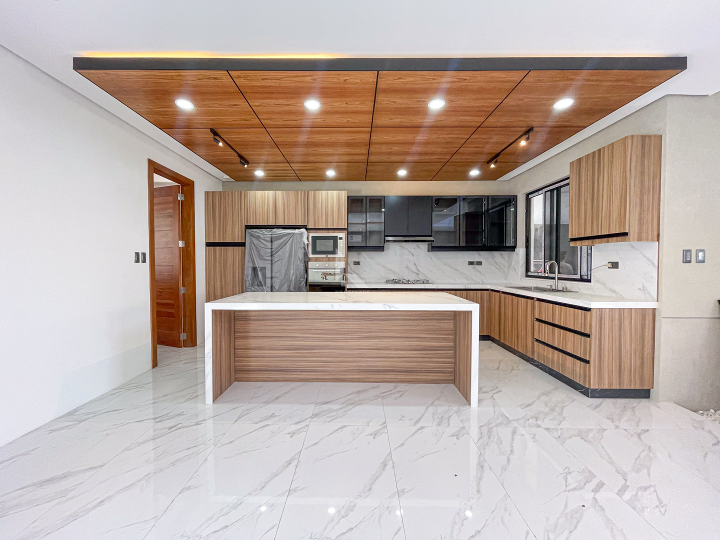 Luxurious Modern Tropical House and Lot For Sale in BF Homes, photo 5