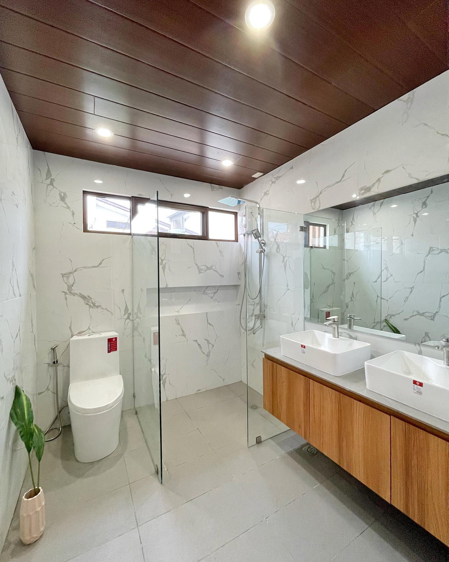 Beautiful Brand  New High-Ceiling House for Sale in Greenwoods Executive Village photo 5