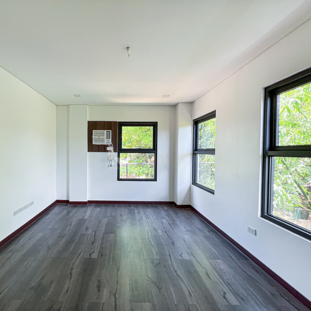 Picturesque Modern Tropical House and Lot For Sale in Vista Real Classica, Quezo photo 5