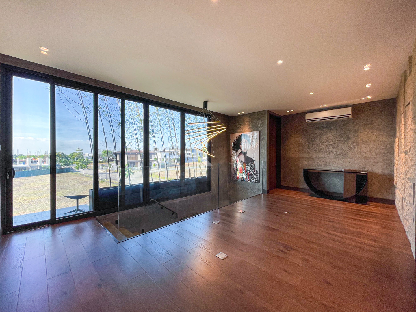 Luxurious Fully Furnished Modern House and Lot For Sale photo 5