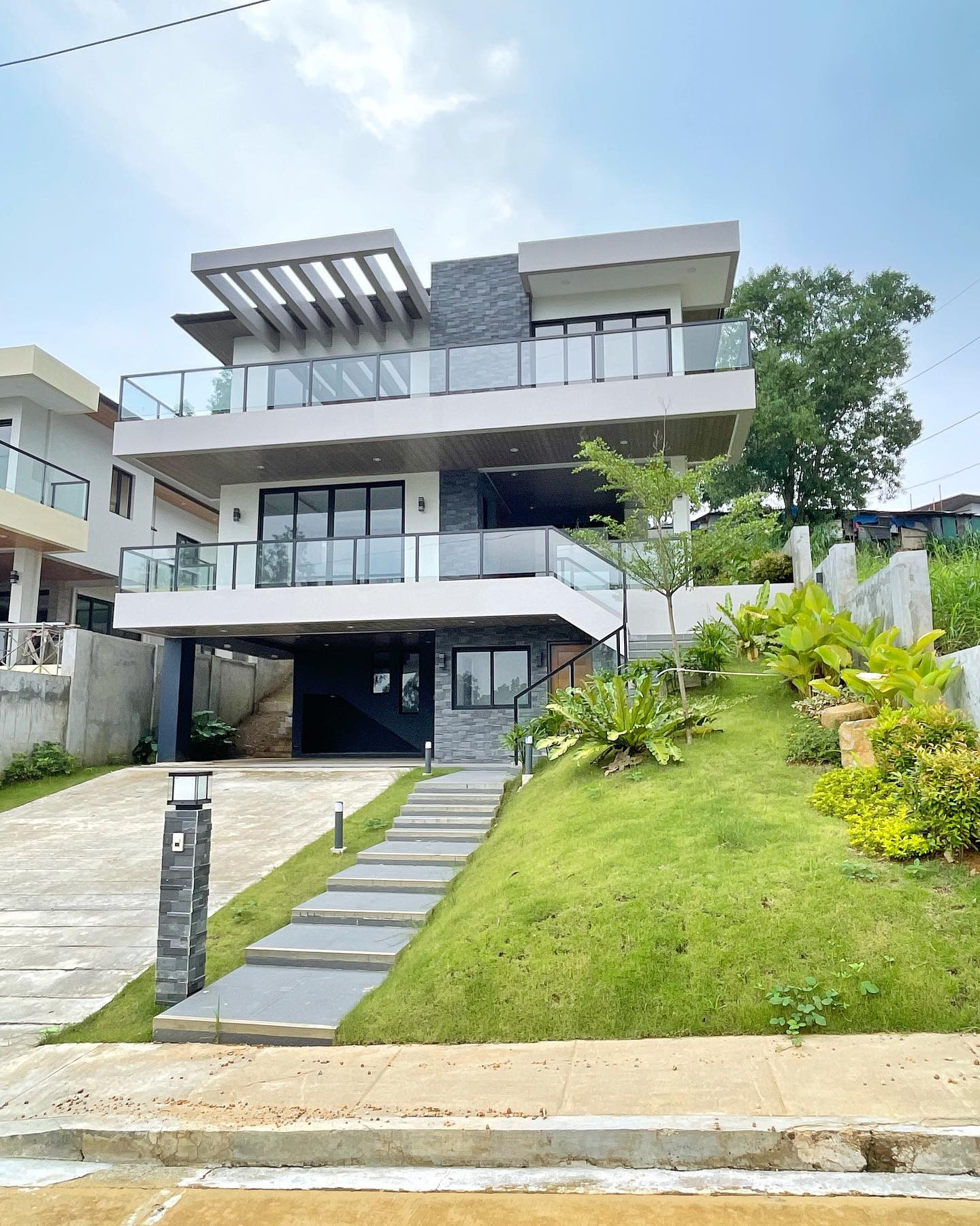 Brand New Modern House photo 1