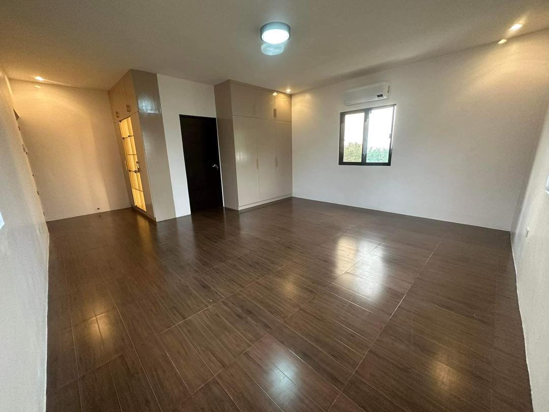 A Splendid 4 Bedroom House for Sale in Tagaytay City photo 5