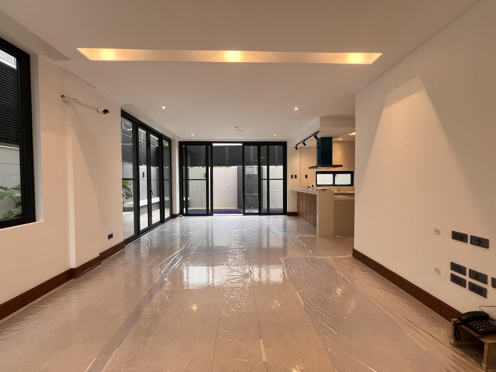 Magnificent 4-Bedroom House and Lot for Sale photo 4