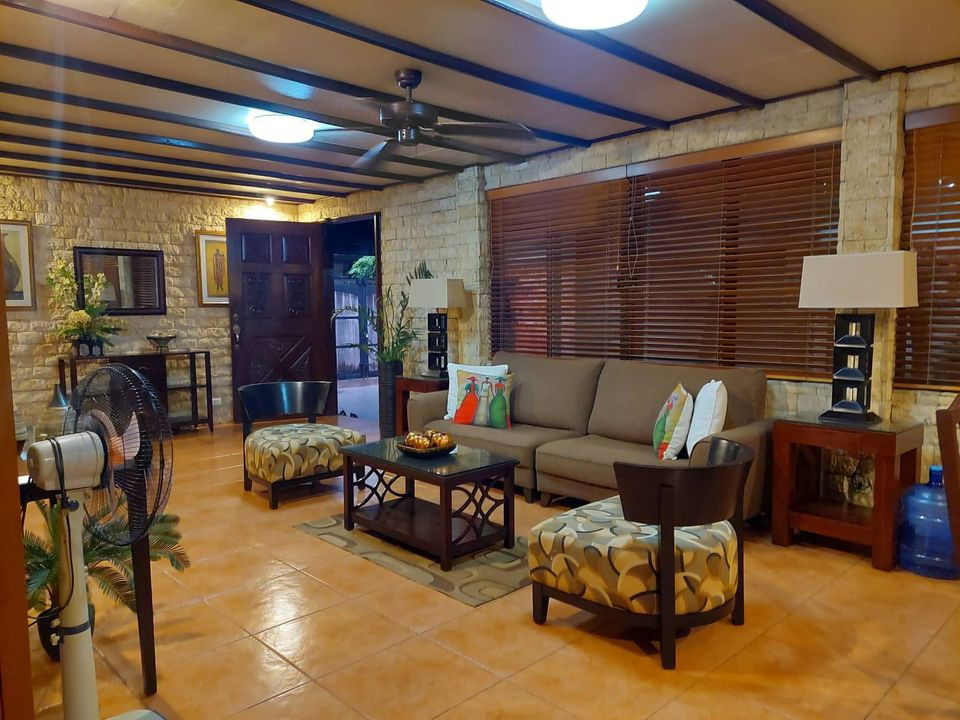 Big Bungalow with Big Lawn and 10 Carpark in Maria Luisa Park Subdivision photo 5