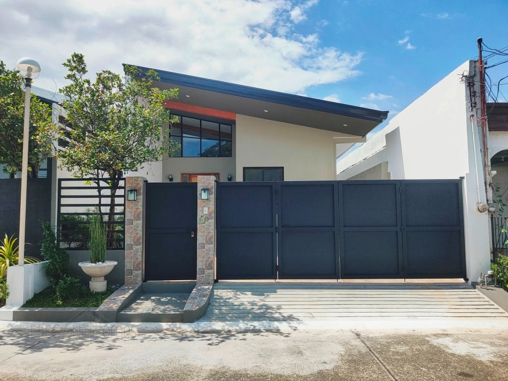 BRAND NEW FURNISHED BUNGALOW FOR SALE IN BF HOMES PARANAQUE photo 1