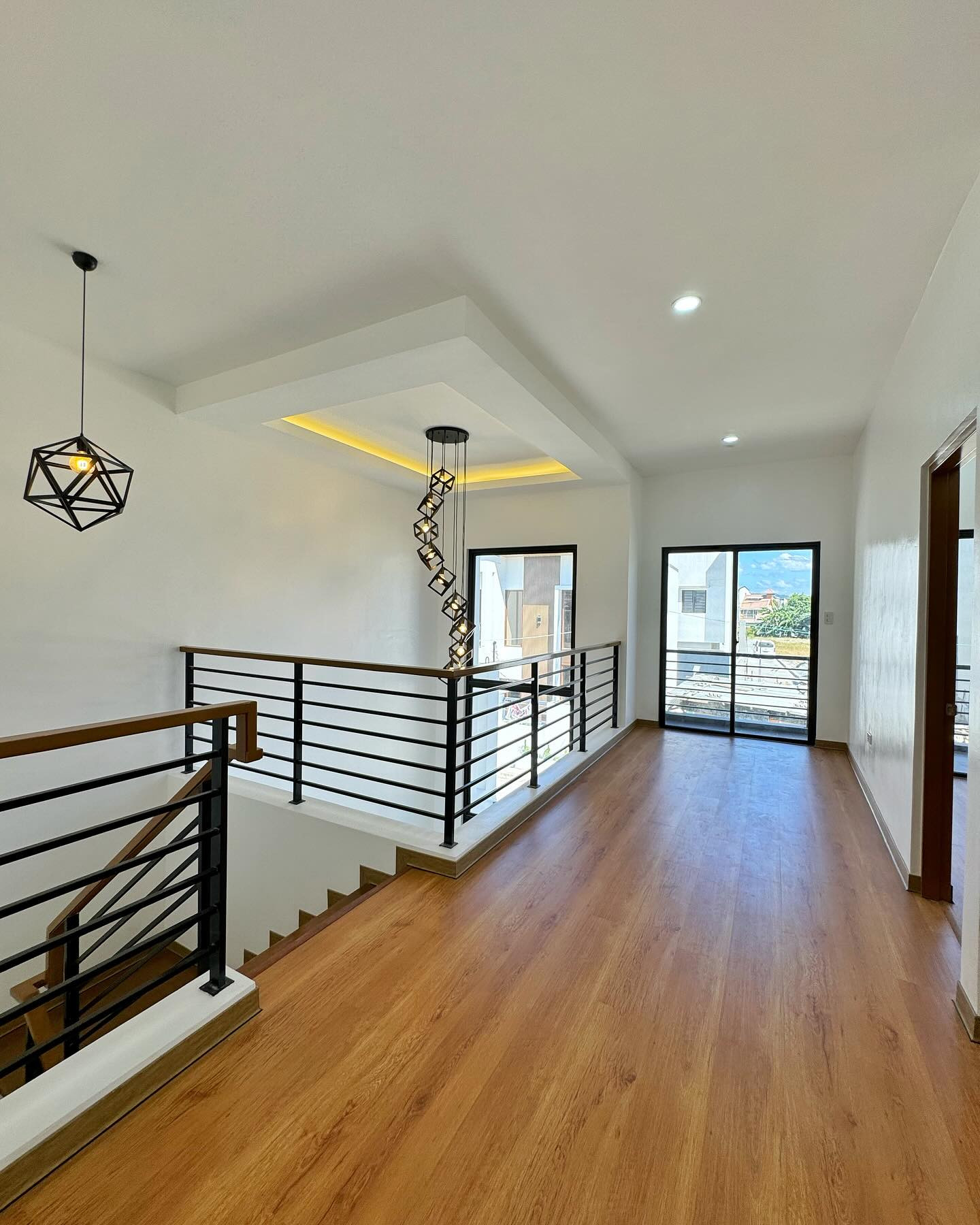Brand New Modern House for Sale in Greenwoods Executive Village photo 5