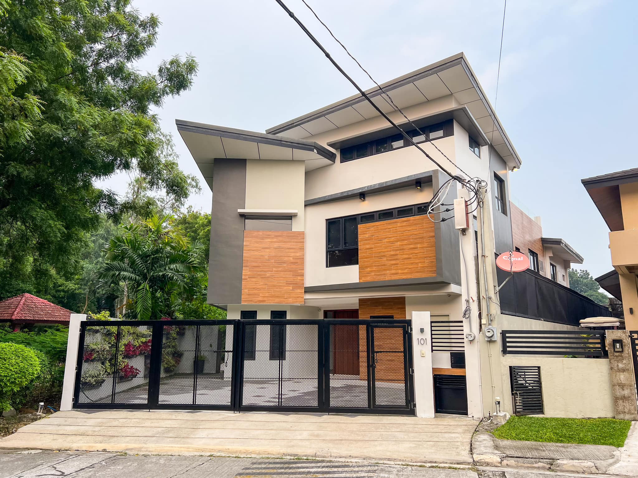 Inside a State of the Art House for Sale in Ayala Alabang photo 2