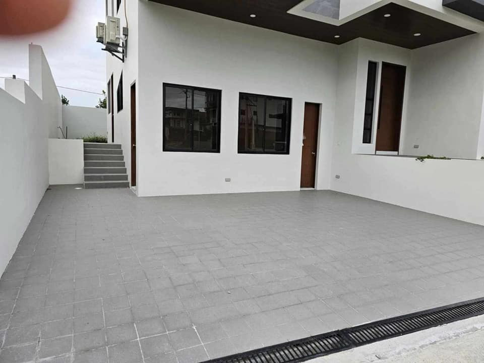 VENARE HOUSE AND LOT NUVALI photo 2