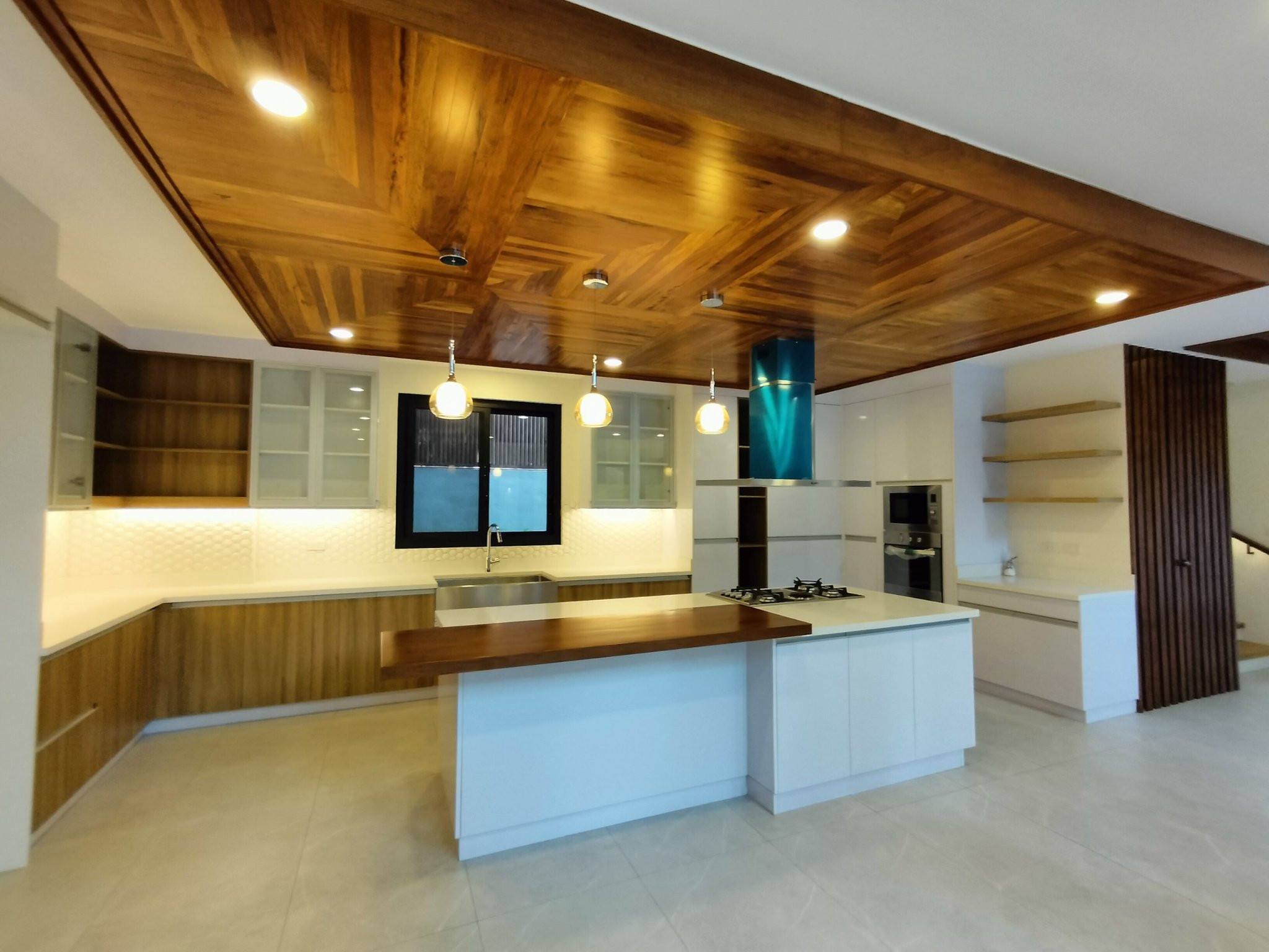 Dazzling Brand New Modern House in Ayala Alabang Village photo 3