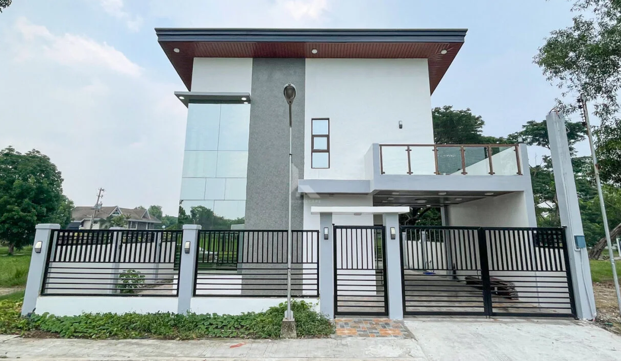 Pleasing Modern Contemporary House and Lot For Sale in South Point, photo 1